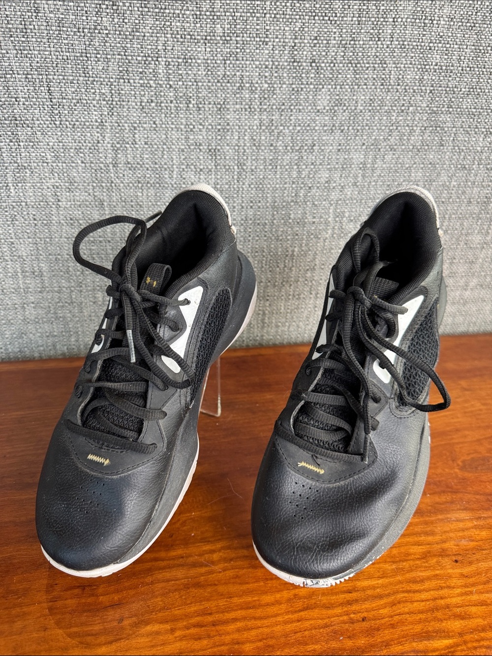 Under Armour Lockdown 6 Basketball Training Shoes Youth 6.5Y/ Women’s 8